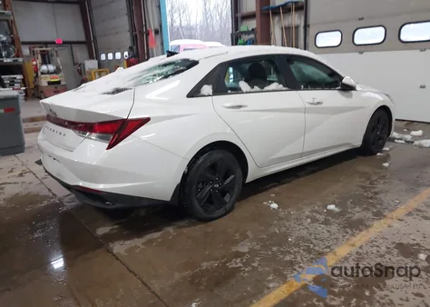 2022 Hyundai Elantra Sel z USA, uszkodzony, nr VIN 5NPLM4AG1NH064675